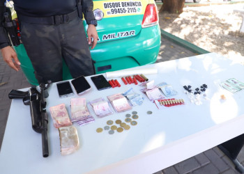 Suspeitos de tráfico são presos em Teresina com réplica de fuzil usado em guerras